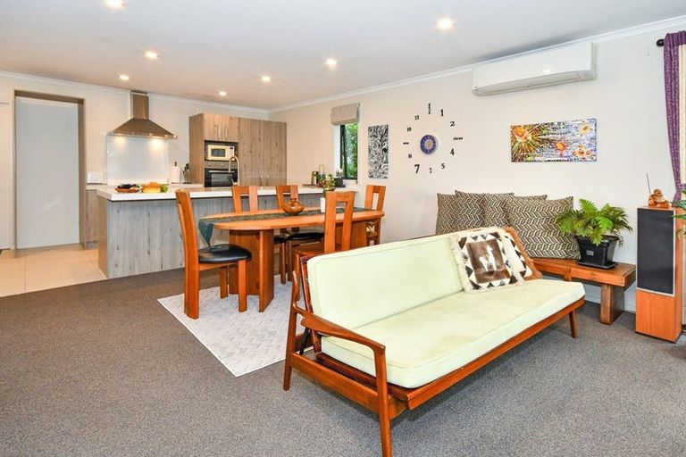 Photo of property in 47 Popokatea Drive, Takanini, 2112