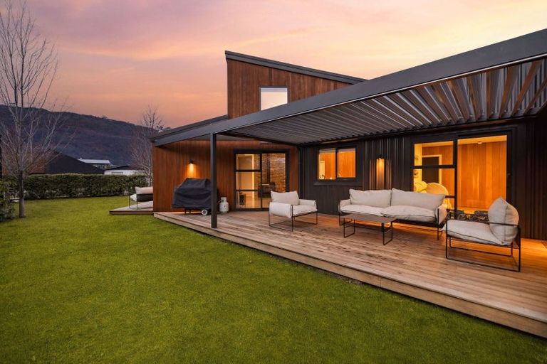 Photo of property in 20 Adamson Drive, Arrowtown, 9302