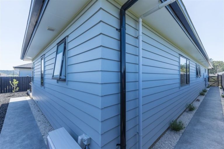 Photo of property in 12 Vinistra Road, Kumeu, 0810