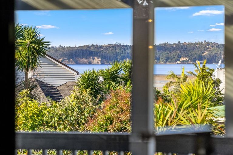 Photo of property in 34 Spinnaker Drive, Te Atatu Peninsula, Auckland, 0610