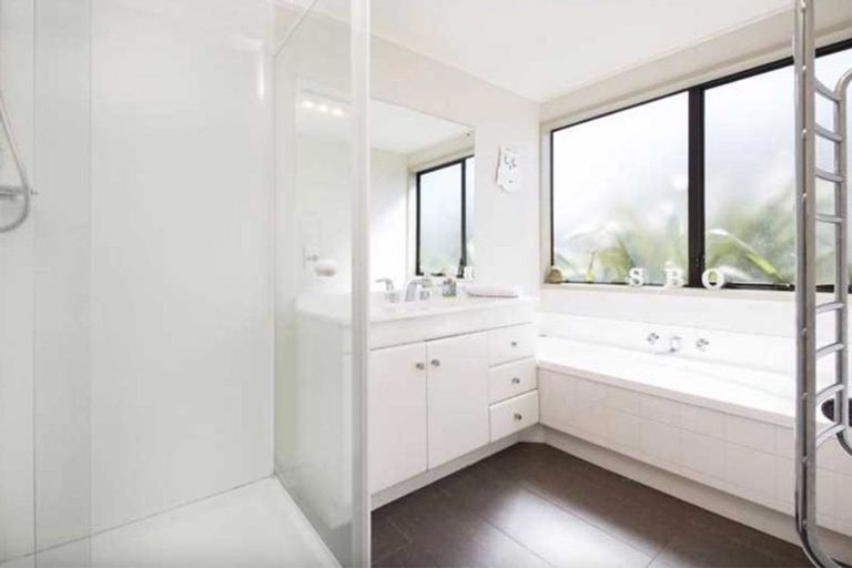 Photo of property in 30 Meadowland Drive, Somerville, Auckland, 2014