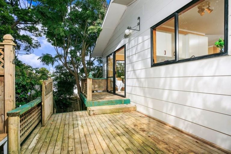 Photo of property in 2/21 Greenvalley Rise, Glenfield, Auckland, 0629