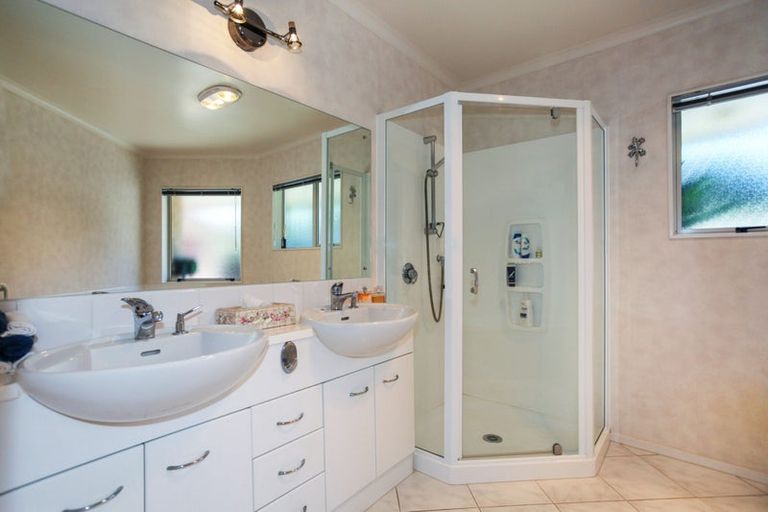 Photo of property in 21 Kinnard Lane, Totara Park, Auckland, 2019