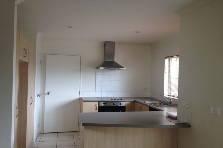 Photo of property in 11 Brashier Circle, Sunnyvale, Auckland, 0612