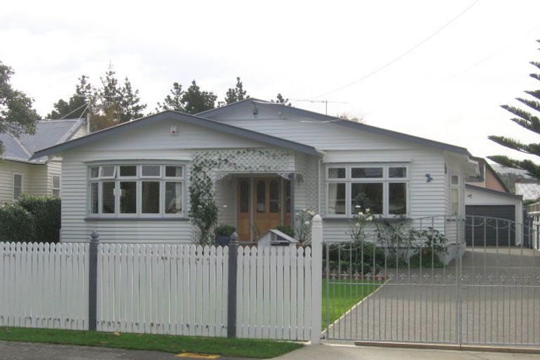 Photo of property in 14 Ropata Crescent, Boulcott, Lower Hutt, 5010