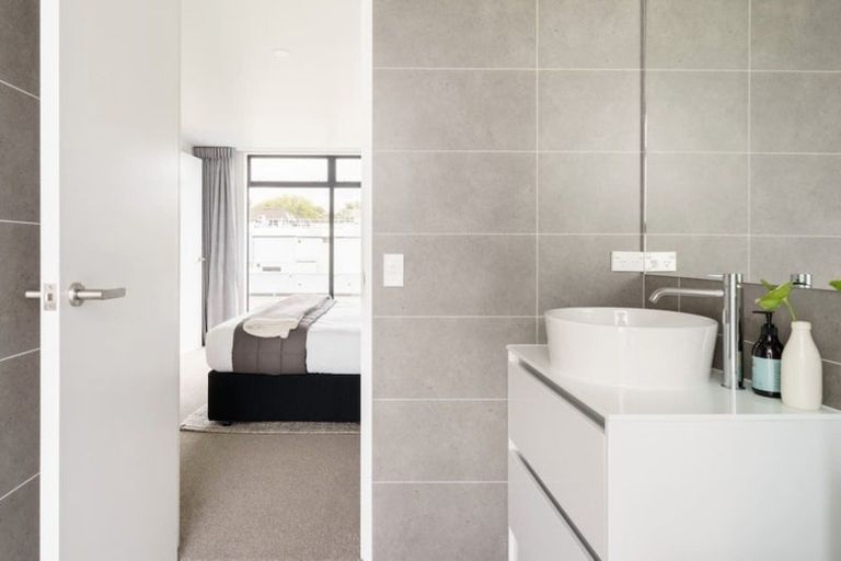 Photo of property in 2/22 Peterborough Street, Christchurch Central, Christchurch, 8013