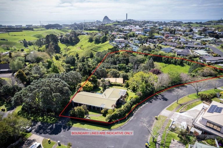 Photo of property in 2 Byron Place, Whalers Gate, New Plymouth, 4310