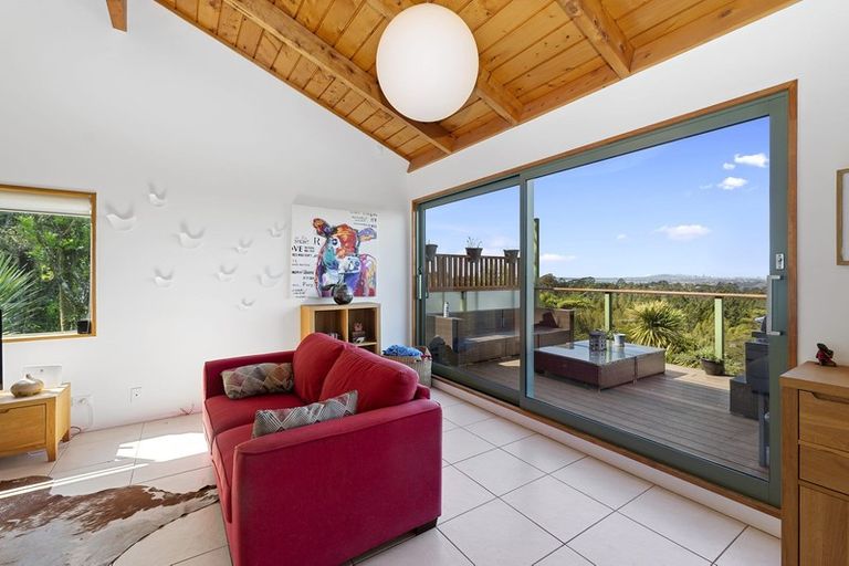 Photo of property in 300 Forest Hill Road, Waiatarua, Auckland, 0612