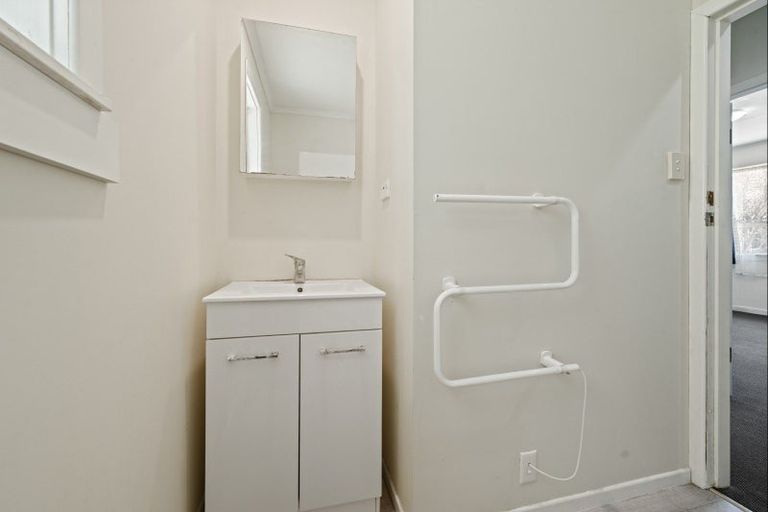 Photo of property in 81 Awanui Street, Merrilands, New Plymouth, 4312