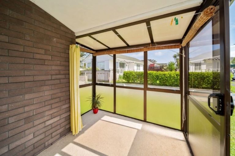 Photo of property in 1/28 Tiverton Crescent, Whalers Gate, New Plymouth, 4310