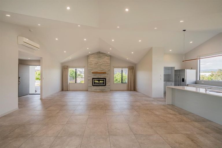 Photo of property in 1 Topping Place, Whitianga, 3510