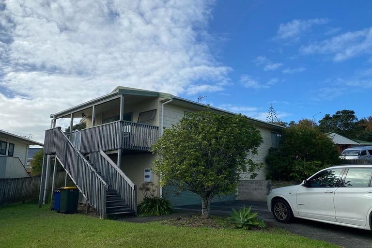 Photo of property in 357 Glenfield Road, Glenfield, Auckland, 0629