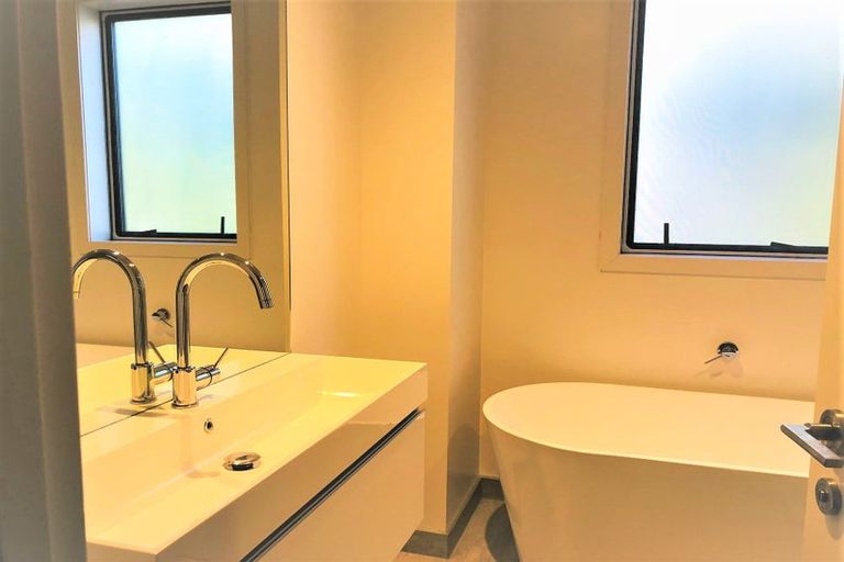 Photo of property in 1/14 Rothesay Bay Road, Rothesay Bay, Auckland, 0630