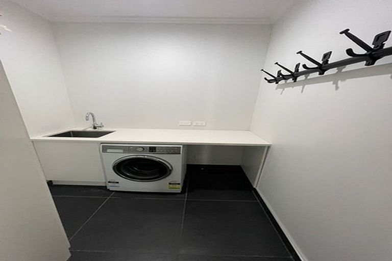 Photo of property in 8 Bellamont Street, Kumeu, 0810