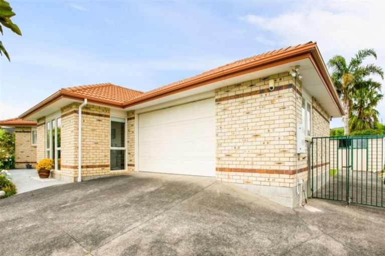 Photo of property in 2 Gendo Avenue, Henderson, Auckland, 0612