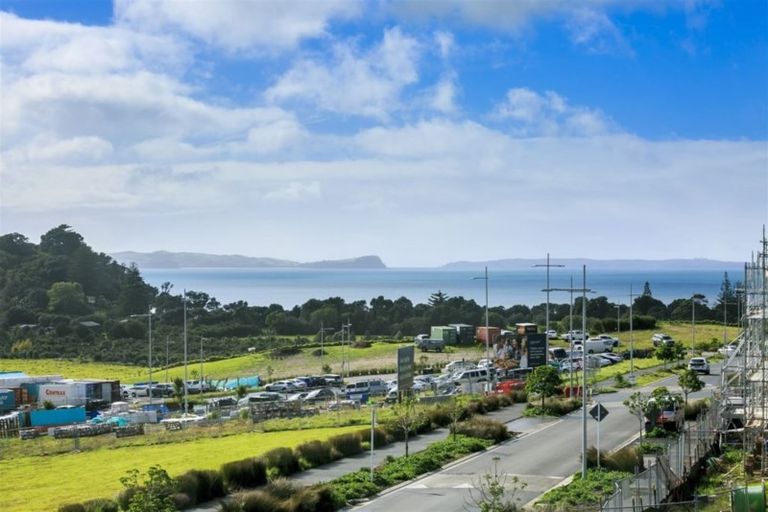 Photo of property in 14 Windlass Street, Long Bay, Auckland, 0630