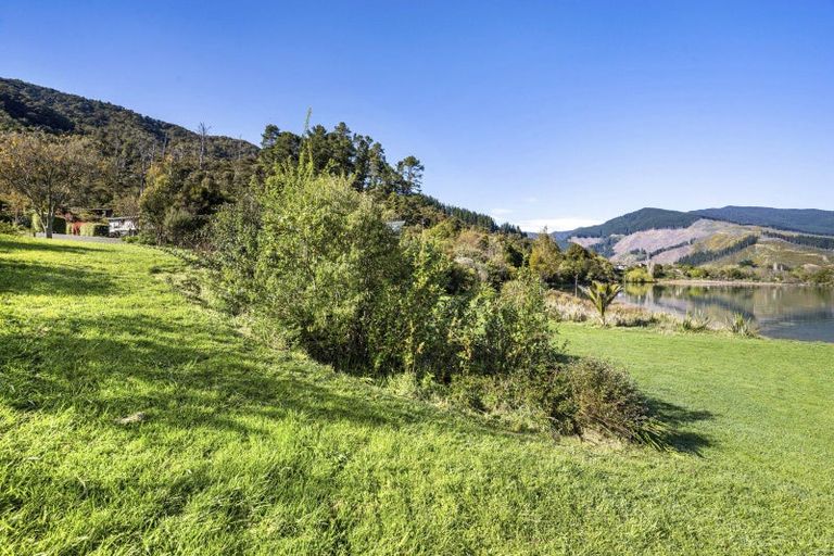 Photo of property in 1735 Queen Charlotte Drive, Linkwater, Picton, 7281