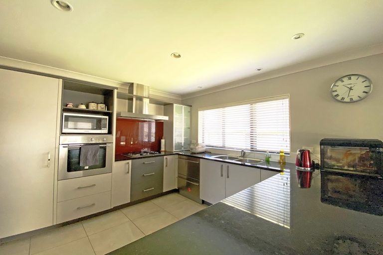 Photo of property in 9 Dunoon Close, Flat Bush, Auckland, 2016