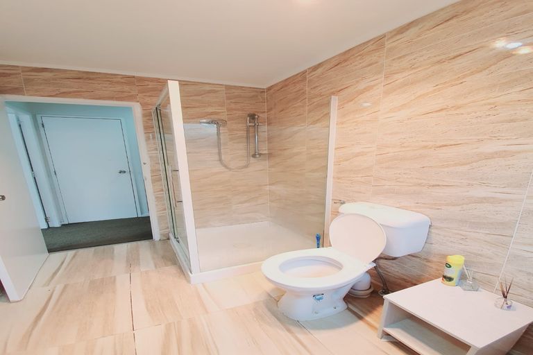 Photo of property in 2 Bill Phillip Place, Clendon Park, Auckland, 2103