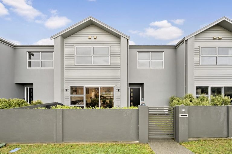 Photo of property in 20 Bluff Road, Kenepuru, Porirua, 5022