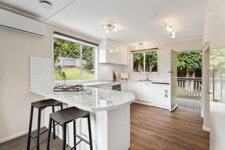 Photo of property in 10 Kawaka Street, Titirangi, Auckland, 0604