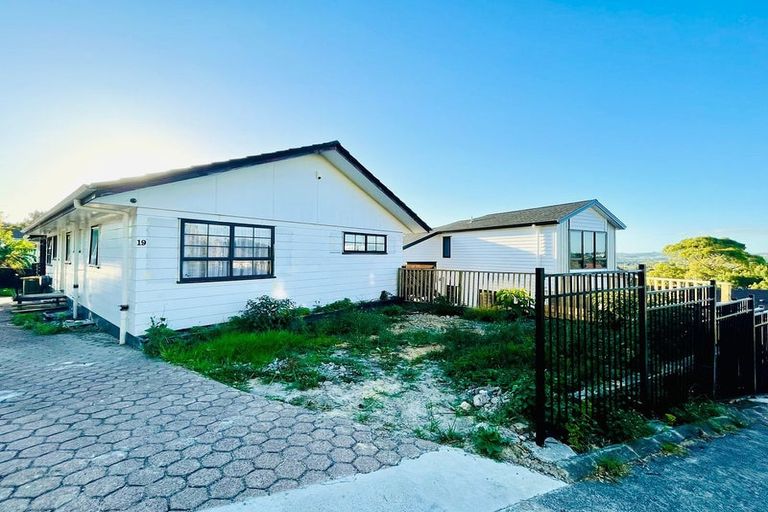 Photo of property in 19 Santiago Crescent, Unsworth Heights, Auckland, 0632