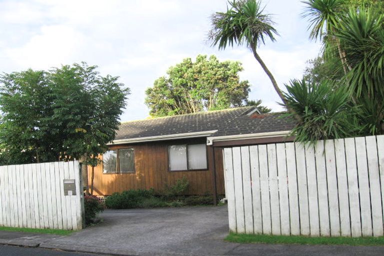 Photo of property in 4 Glen Close, Glen Eden, Auckland, 0602