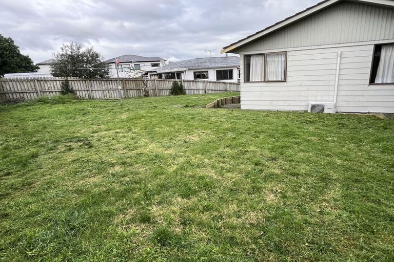 Photo of property in 16 Massine Place, Randwick Park, Auckland, 2105