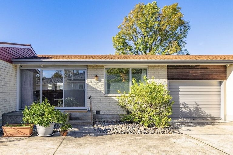 Photo of property in 2/104 Picton Avenue, Riccarton, Christchurch, 8011