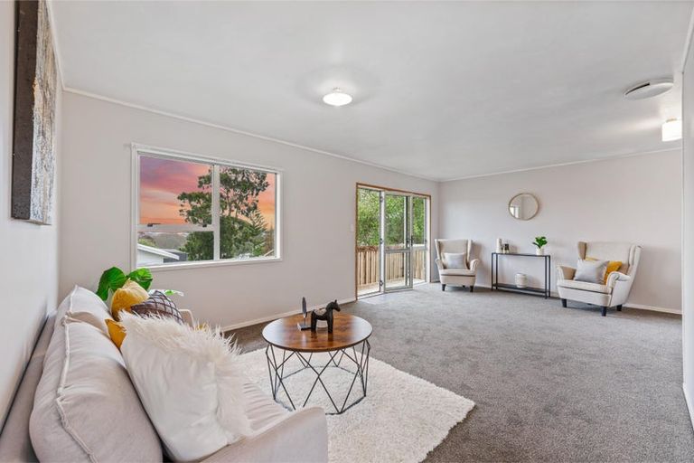 Photo of property in 5 Flaunty Place, West Harbour, Auckland, 0618