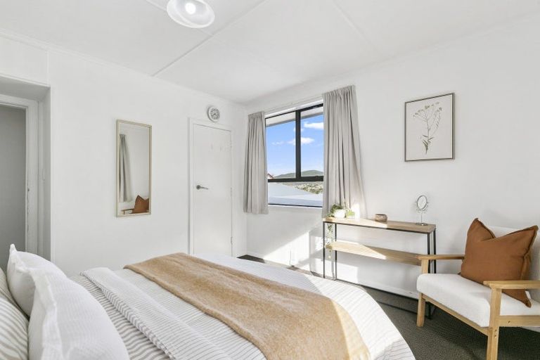 Photo of property in 11b Greer Crescent, Tawa, Wellington, 5028