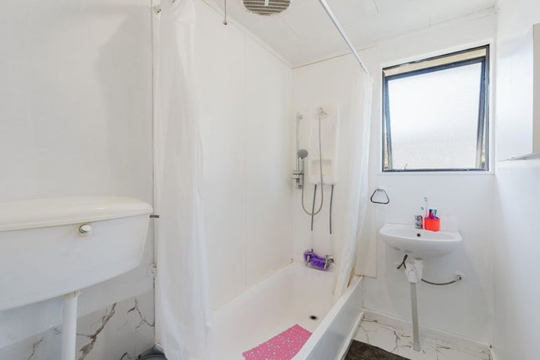 Photo of property in 16 Tranmere Road, Fairfield, Hamilton, 3214