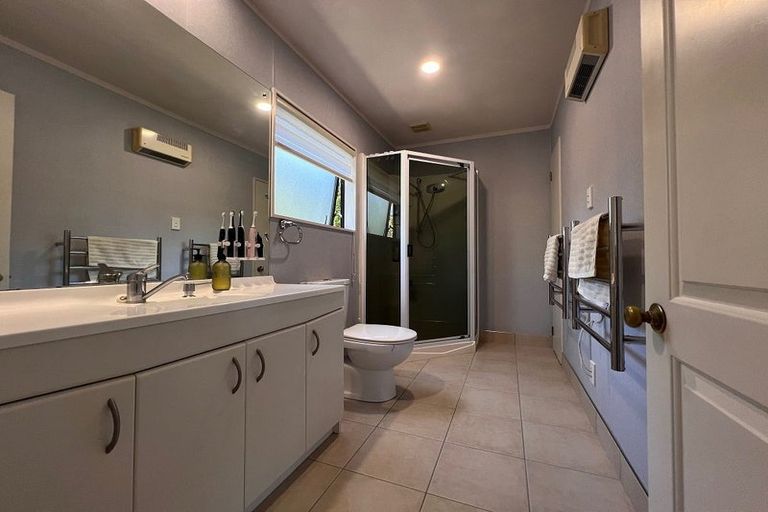 Photo of property in 3 Javelin Place, West Harbour, Auckland, 0618