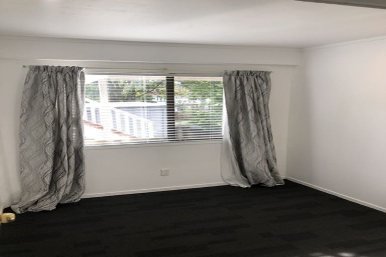 Photo of property in 5 Melia Grove, Goodwood Heights, Auckland, 2105