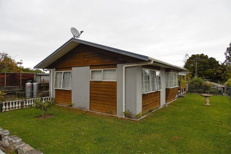 Photo of property in 40 Alwyn Avenue, Te Atatu South, Auckland, 0610