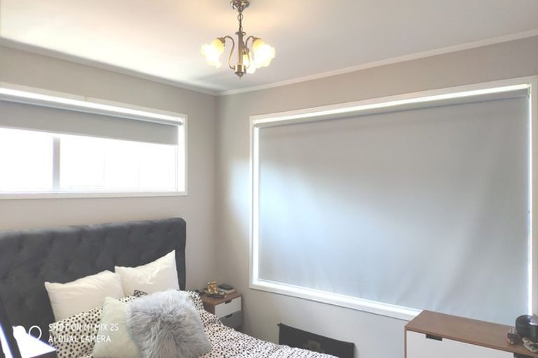 Photo of property in 15 Kelman Road, Kelston, Auckland, 0602