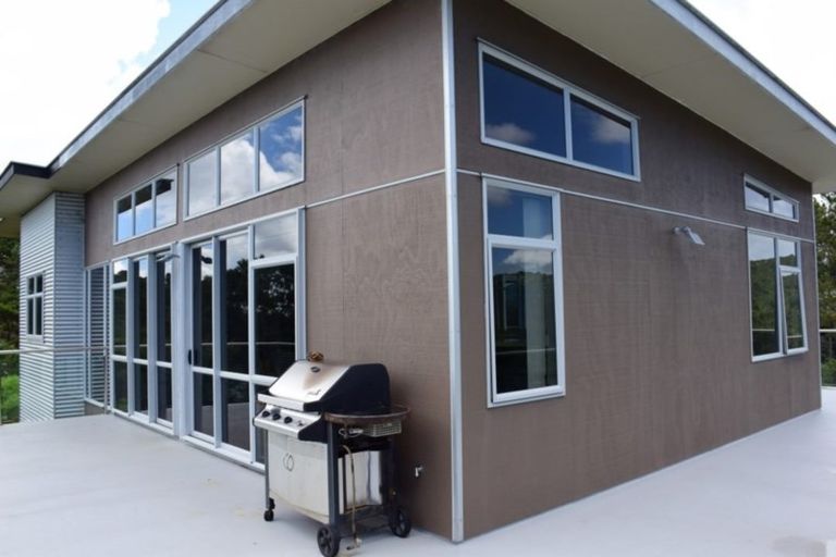 Photo of property in 37 Welsh Hills Road, Swanson, Auckland, 0614