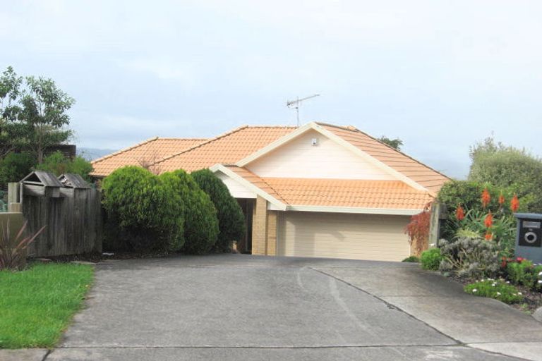 Photo of property in 1/12 Pat O'connor Place, Manurewa, Auckland, 2105