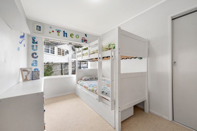 Photo of property in 32 Harford Place, Pakuranga Heights, Auckland, 2010