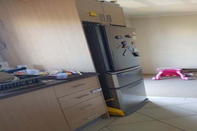 Photo of property in 3 Barnea Circle, Glen Eden, Auckland, 0602