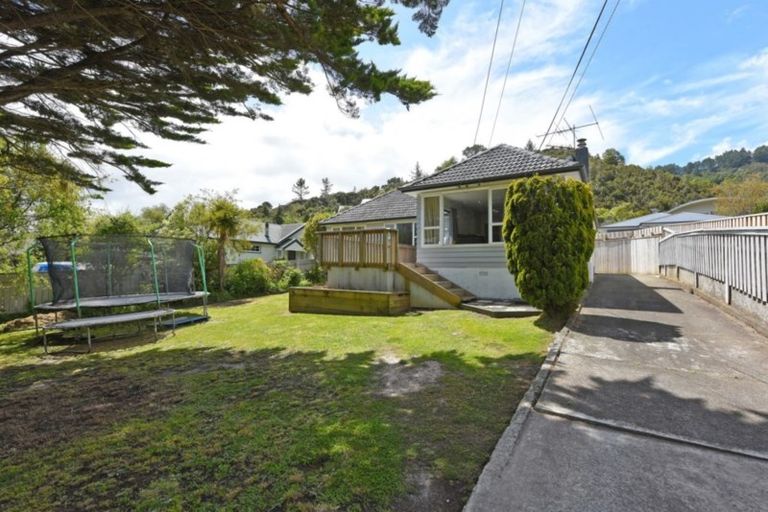 Photo of property in 95 Horoeka Street, Stokes Valley, Lower Hutt, 5019