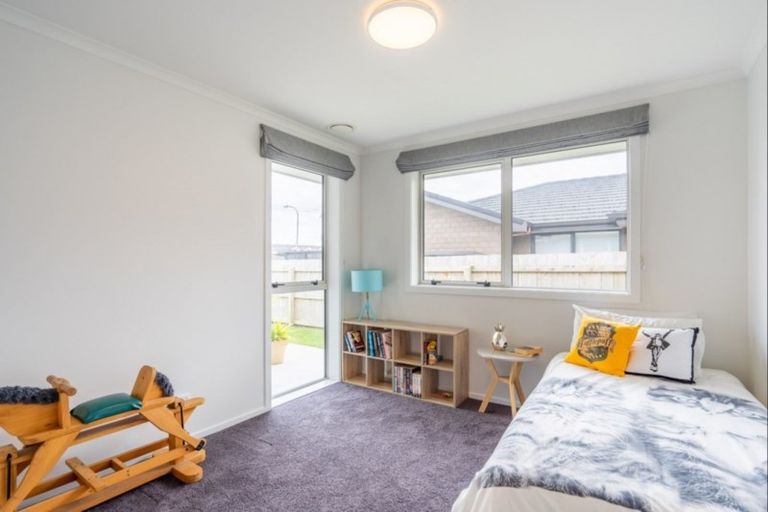 Photo of property in 9 Mahia Lane, Waikanae, 5036