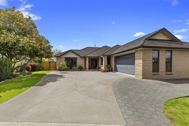 Photo of property in 1 Holly Place, Rototuna North, Hamilton, 3210