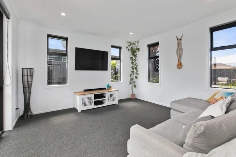 Photo of property in 11 Fuller Street, Papamoa Beach, Papamoa, 3118