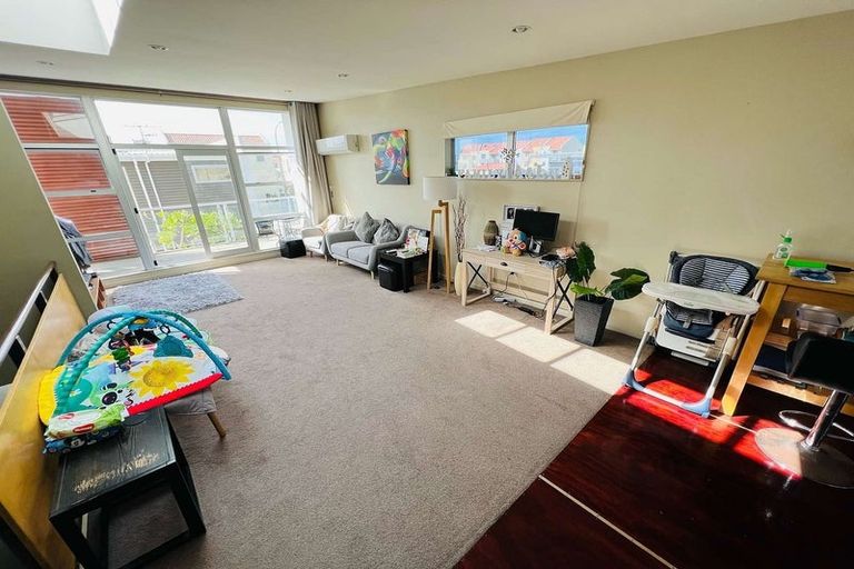 Photo of property in 2/306 Evans Bay Parade, Hataitai, Wellington, 6021