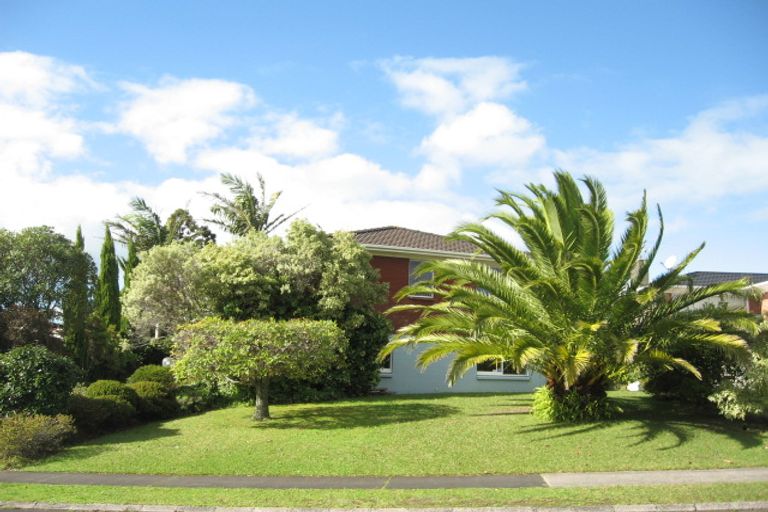 Photo of property in 6 Chatsworth Crescent, Pakuranga Heights, Auckland, 2010