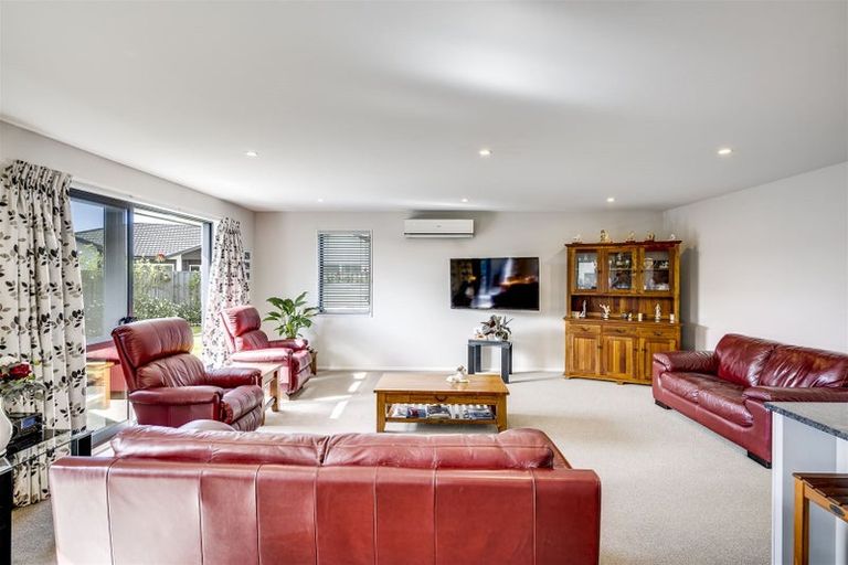 Photo of property in 16 Kapiti Drive, Poraiti, Napier, 4112