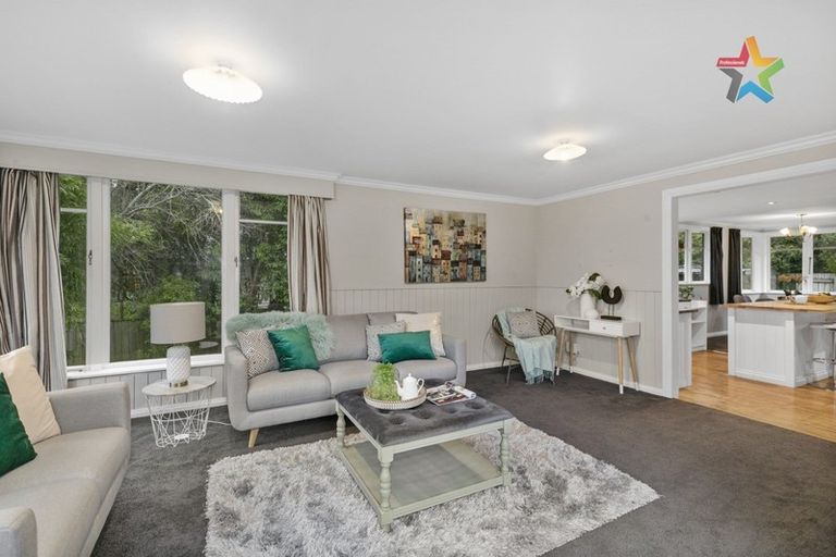 Photo of property in 404 Stokes Valley Road, Stokes Valley, Lower Hutt, 5019