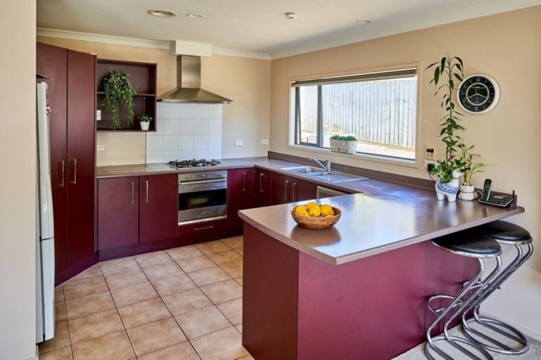 Photo of property in 9 Aspiring Terrace, Aotea, Porirua, 5024