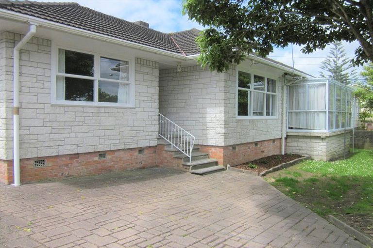 Photo of property in 40 Farquhar Road, Glendene, Auckland, 0602